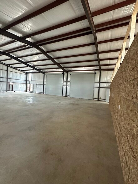 More Photos Of 4072 Old Lorena Rd, Lorena Light Manufacturing For Lease