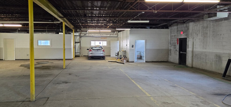 More Photos Of 5160 Lakeshore Rd, Lexington Warehouse For Lease