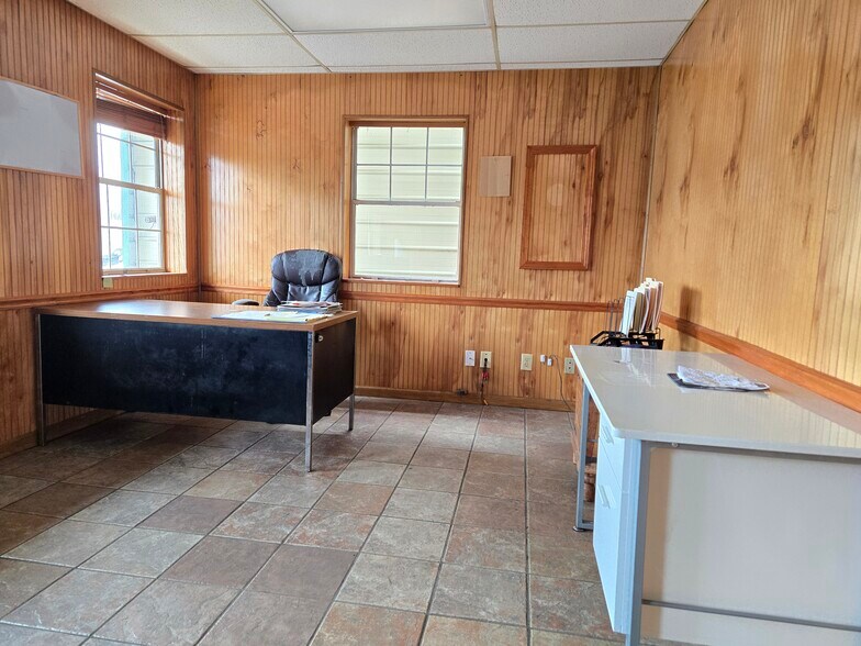 More Photos Of 700 Volunteer Pky, Bristol Auto Dealership For Sale