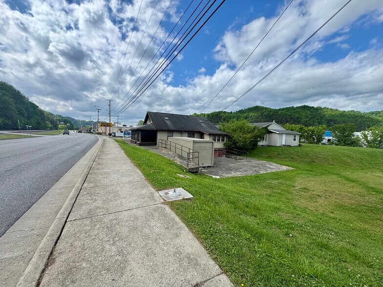 More Photos Of 347 Thompson Rd, Pikeville Office For Sale