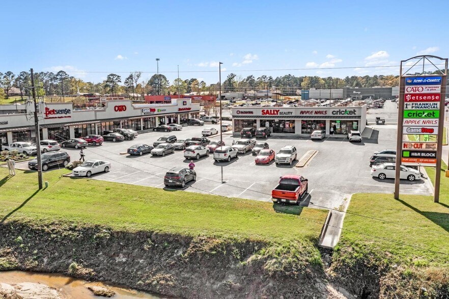 More Photos Of 2414 S 5th St, Leesville Unknown For Lease