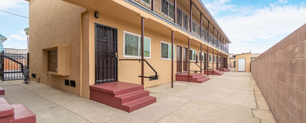 More Photos Of 11123 S Inglewood Ave, Inglewood Apartments For Sale
