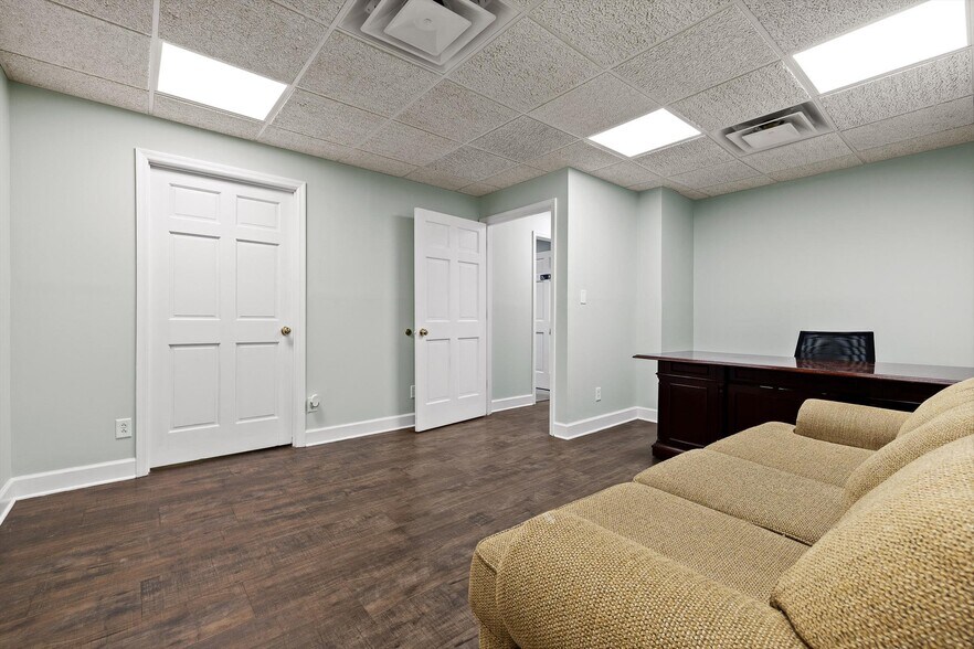 More Photos Of 1801 E 23rd St, Chattanooga Light Distribution For Lease