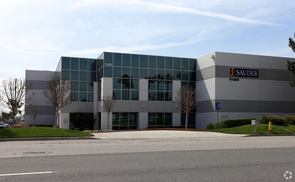 More Photos Of 11450 Philadelphia St, Jurupa Valley Distribution For Lease