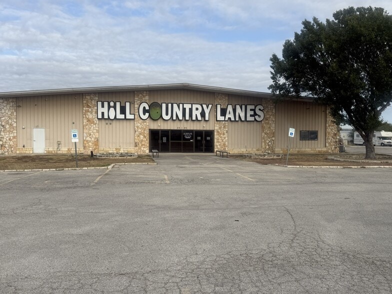 Primary Photo Of 23129 N Interstate 35, New Braunfels Sports And Entertainment For Lease