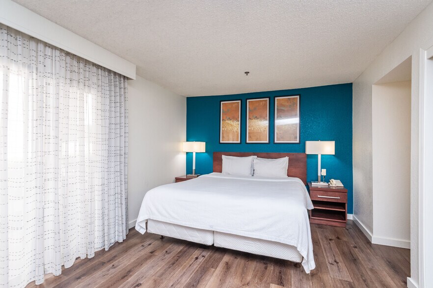 More Photos Of 1530 Howe Ave, Sacramento Hotel For Sale