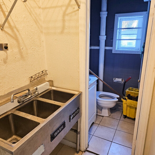 More Photos Of 5307 York Rd, Baltimore Storefront Retail Residential For Sale