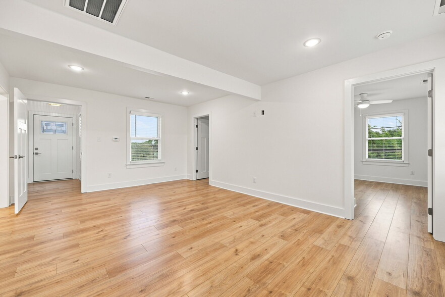 More Photos Of 112 Buckroe Ave, Hampton Storefront Retail Residential For Sale