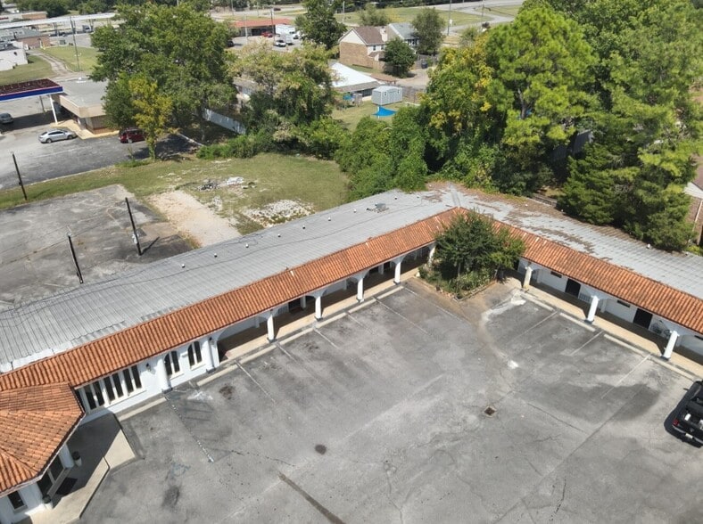 More Photos Of 11505 S Memorial Pky, Huntsville Storefront For Sale