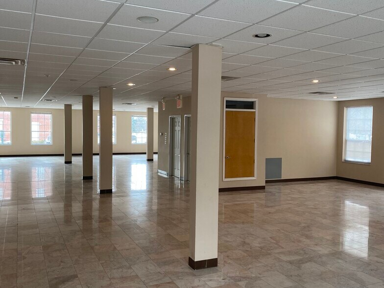 More Photos Of 9640 Commerce Dr, Carmel Unknown For Lease