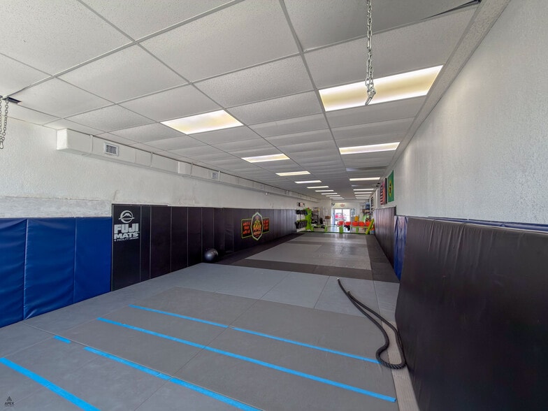 More Photos Of 300-310 W Hallandale Beach Blvd, Hallandale Beach Storefront Retail Office For Lease
