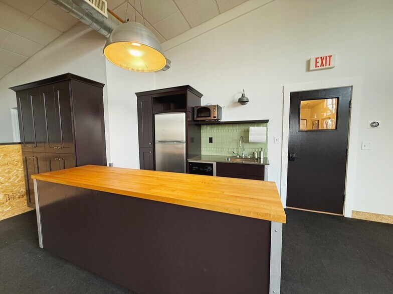 More Photos Of 4231 N Interstate Ave, Portland Office For Lease