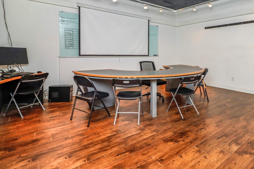 More Photos Of 827 Douglas Ave, Portsmouth Warehouse For Sale