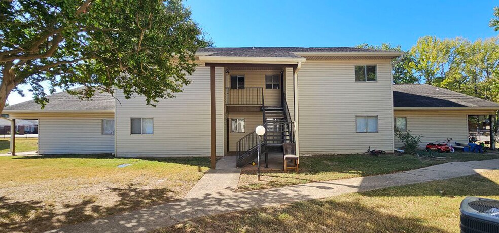 More Photos Of 401 N Cumberland Ave, Russellville Apartments For Sale