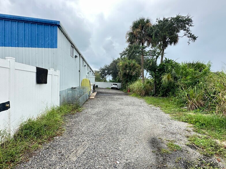 More Photos Of 875 N Cocoa Blvd, Cocoa Auto Dealership For Sale