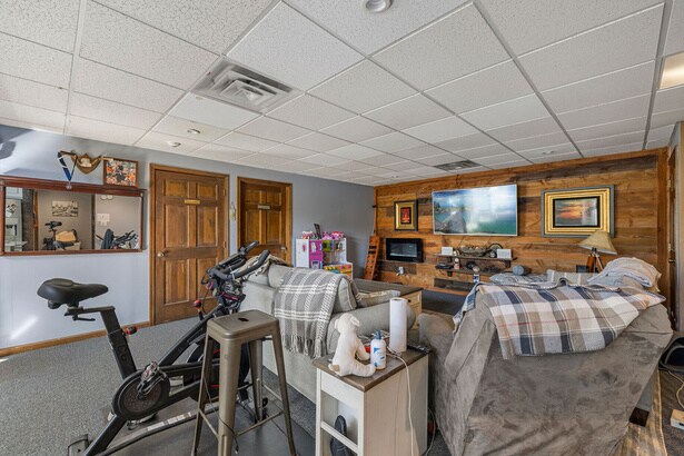 More Photos Of 7813 Buffalo Ave, Niagara Falls Showroom For Sale