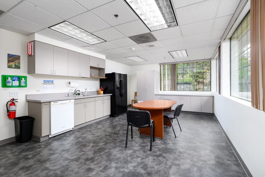 More Photos Of 1327 Del Norte Rd, Camarillo Medical For Lease