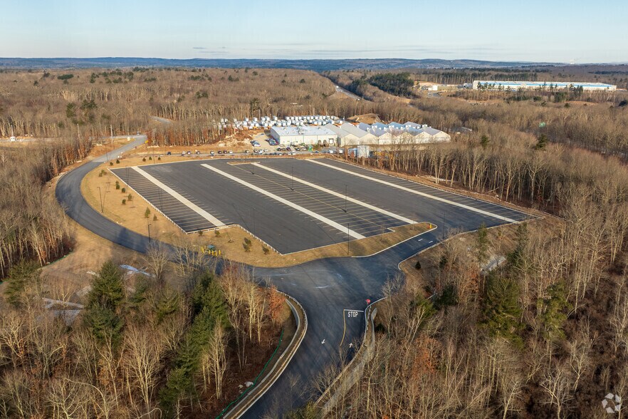 More Photos Of 139 Campanelli Dr, Uxbridge Distribution For Lease