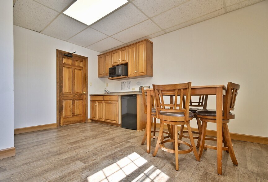 More Photos Of 425 S Adams St, Green Bay Office For Lease