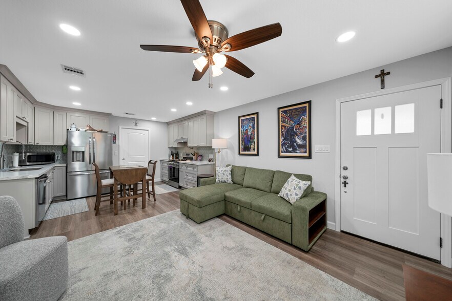 More Photos Of 3027 Poppy St, Needville Apartments For Sale