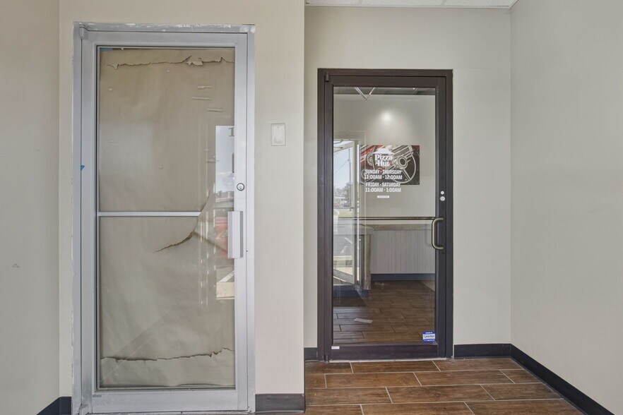 More Photos Of 1550 E Market St, Harrisonburg Storefront Retail Office For Lease