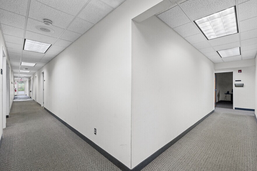 More Photos Of 37401 Stevens Blvd, Willoughby Flex For Lease