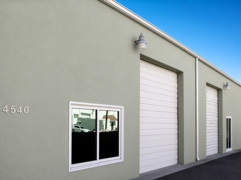 More Photos Of 4540 NE 6th Ave, Oakland Park Warehouse For Lease