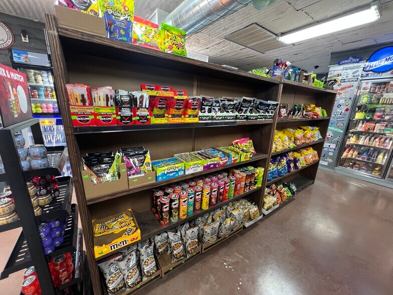 More Photos Of 1061 Cypress St, Roscoe Storefront For Sale