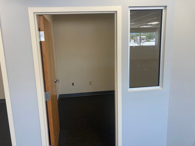 More Photos Of 1888-1890 N Market St, Frederick Office For Lease