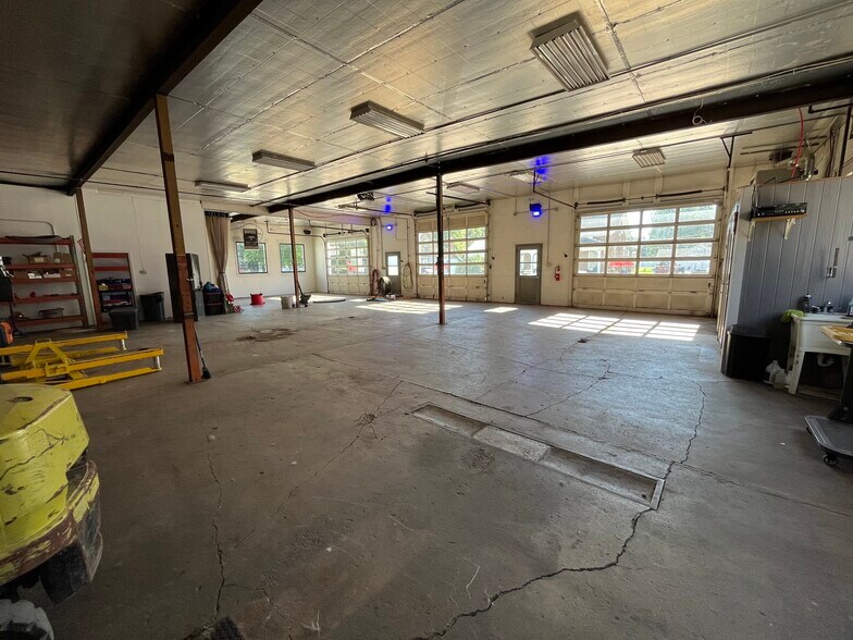 More Photos Of 11 N Center St, Cambridge City Freestanding For Sale