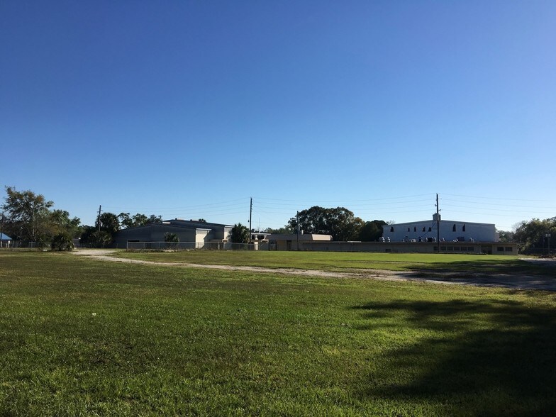 More Photos Of 103 SW 3rd St, Williston Land For Lease