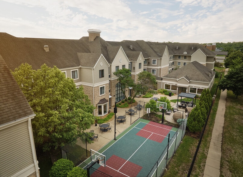 More Photos Of 300 W Romeo B Garrett Ave, Peoria Hotel For Sale