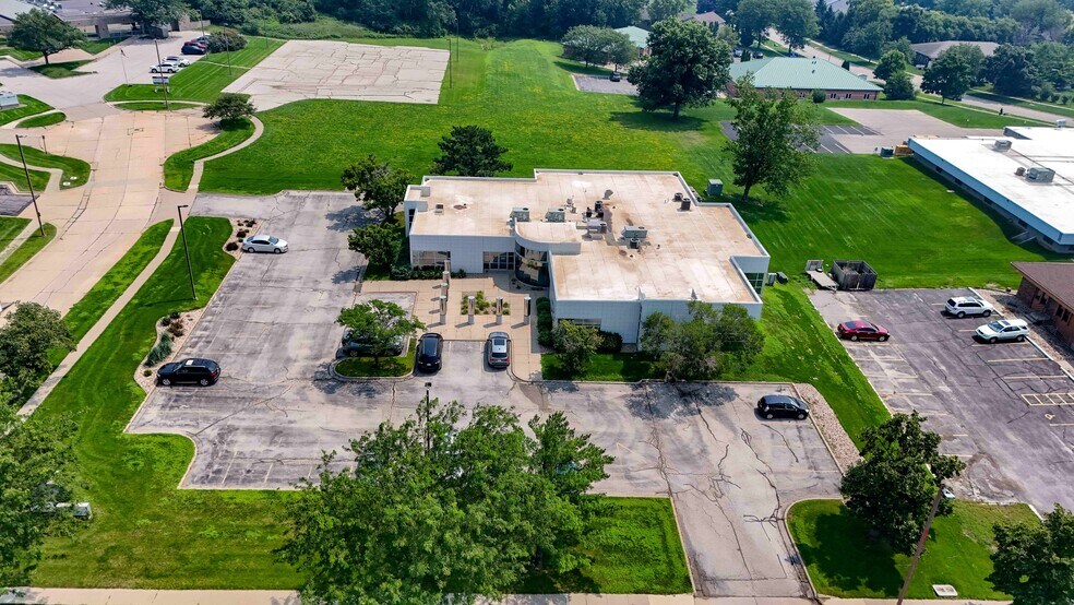 More Photos Of 3950 River Ridge Dr NE, Cedar Rapids Office For Sale