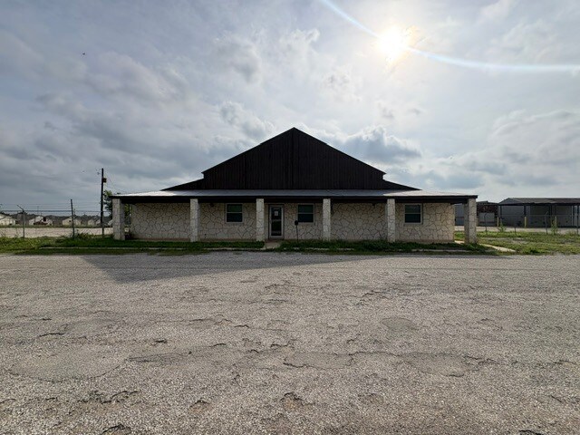 Primary Photo Of 1500 Simmons Ave, Jourdanton Warehouse For Sale