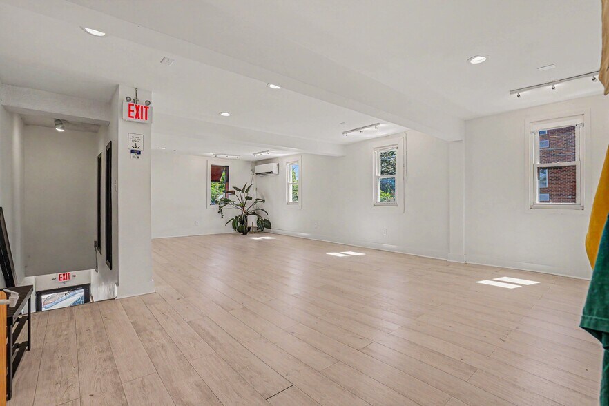 More Photos Of 705 W Rosemary St, Chapel Hill Storefront For Sale