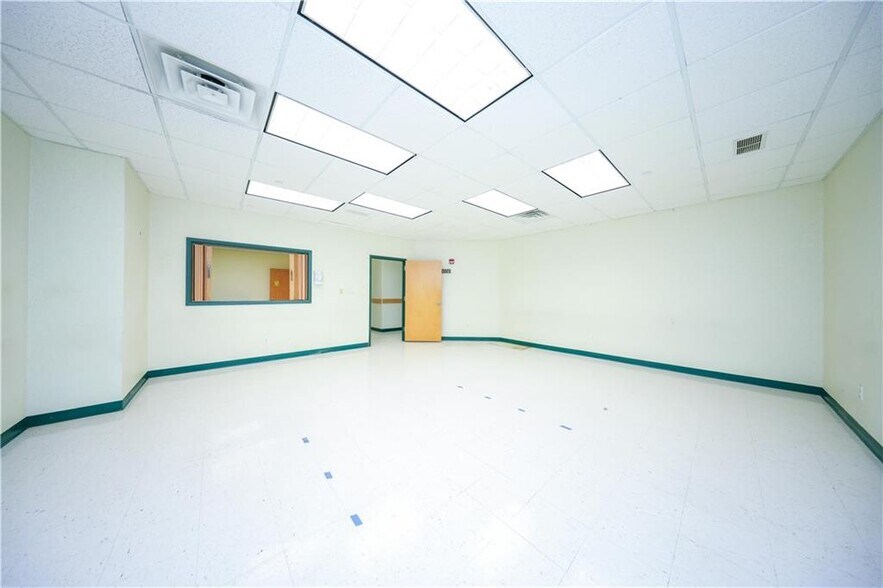 More Photos Of 8710 5th Ave, Brooklyn Medical For Lease