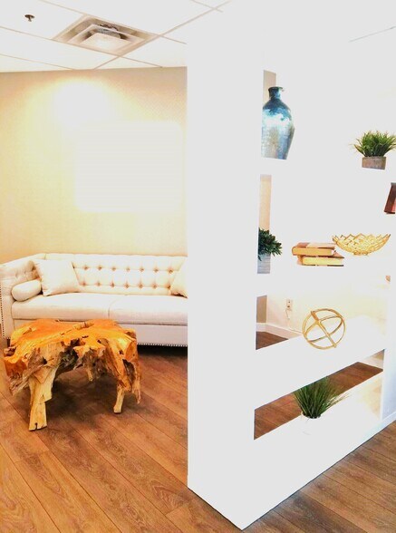 More Photos Of 505-595 Pender St, Vancouver Office For Sale