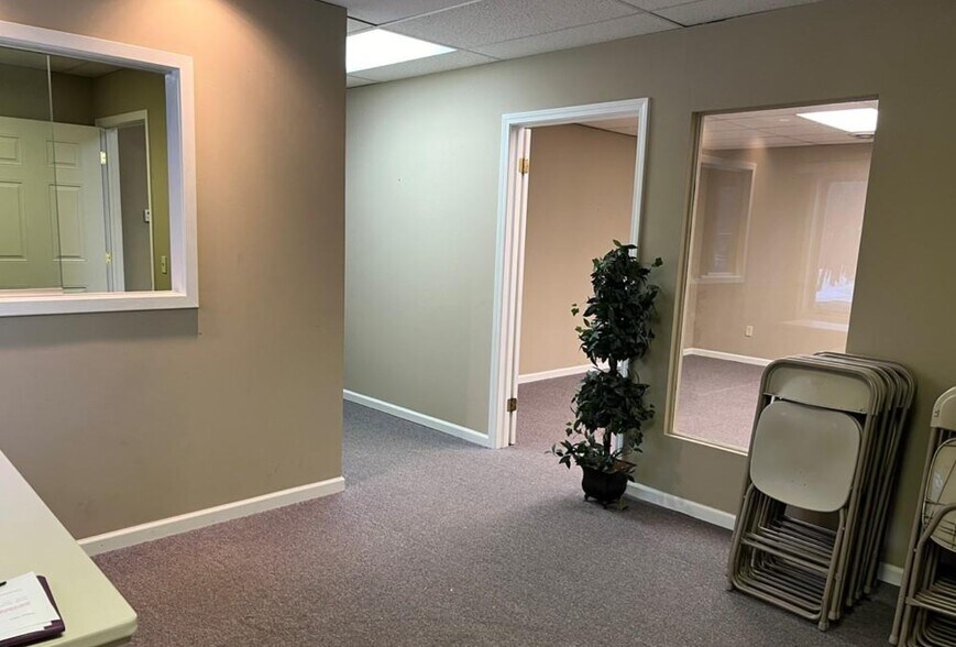 More Photos Of 1597 W Ridge Rd, Rochester Office For Lease