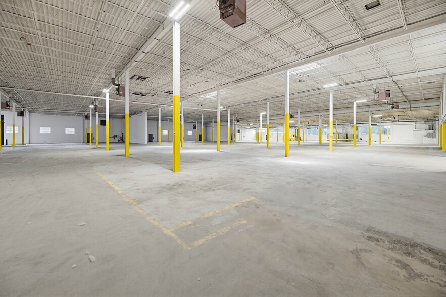 More Photos Of 83 Broad Ave, Fairview Warehouse For Lease