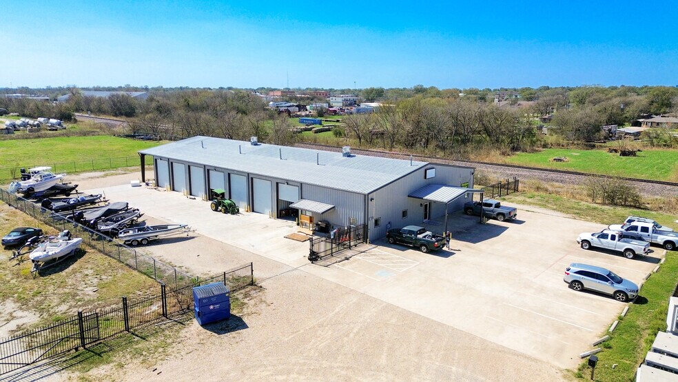 More Photos Of 180 E Chapman Dr, Sanger Warehouse For Sale