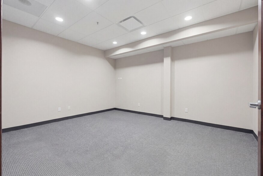 More Photos Of 6475 Washington St, Gurnee Medical For Sale