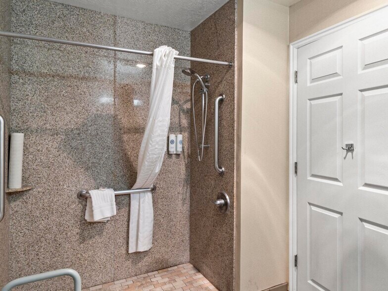 More Photos Of 2970 Idaho St, Elko Hotel For Sale