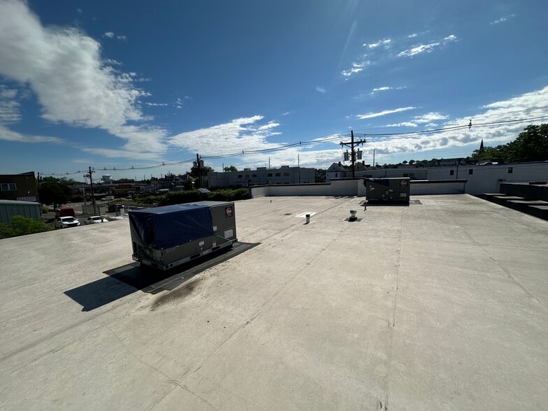 More Photos Of 83-87 Valley St, Belleville Warehouse For Lease