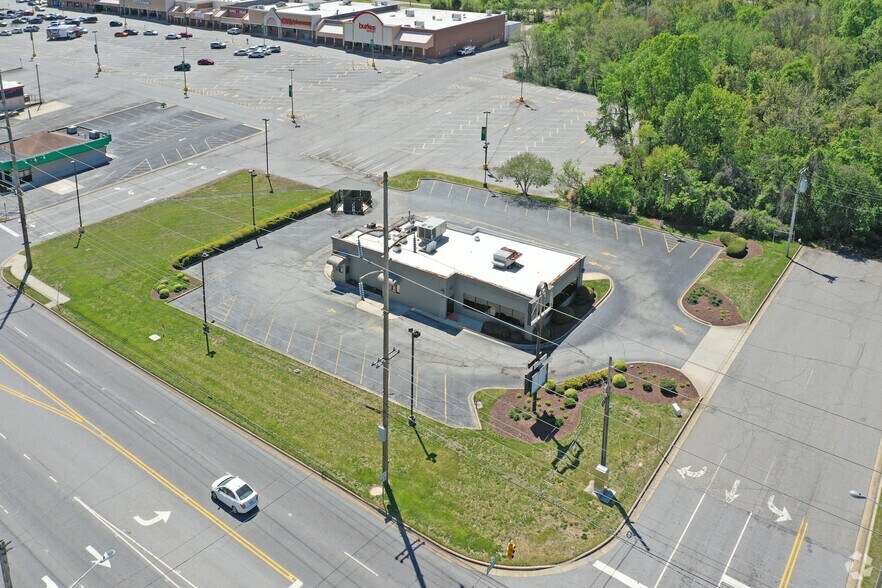 More Photos Of 2200 Westchester Dr, High Point Unknown For Lease