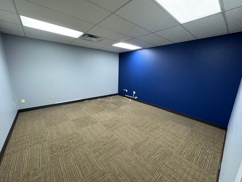 More Photos Of 721 W US Highway 50, O'Fallon Storefront Retail Office For Lease