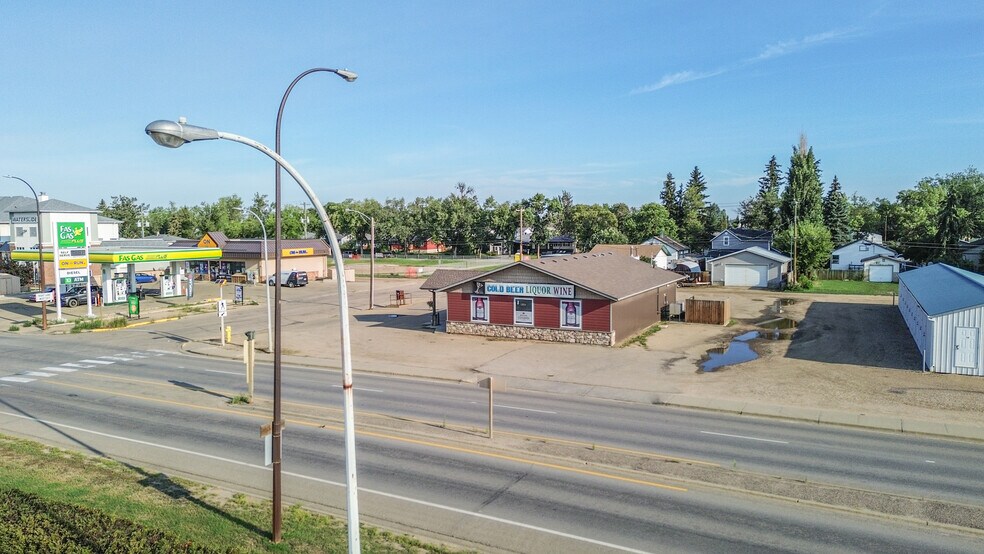 More Photos Of 5922 50 Ave, Stettler Storefront Retail Office For Sale