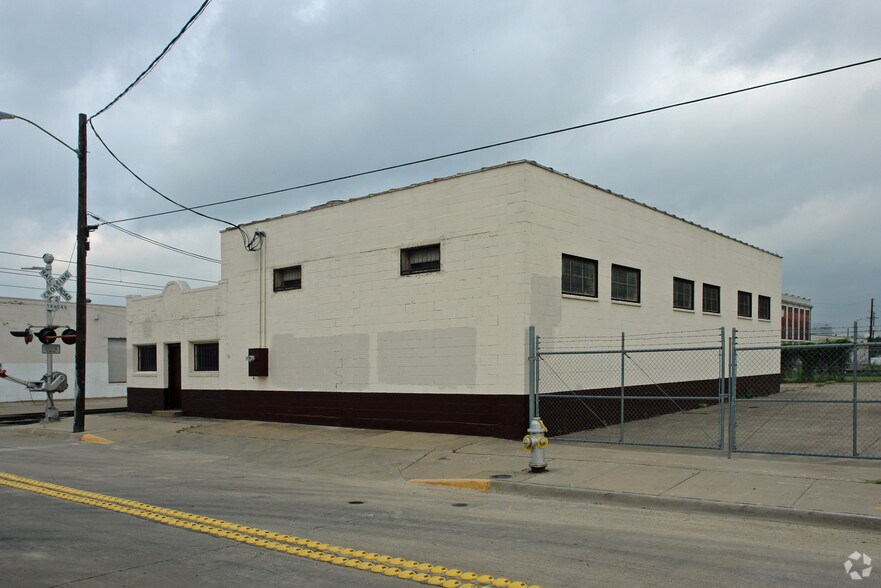 More Photos Of 1201 Beaumont St, Dallas Flex For Lease