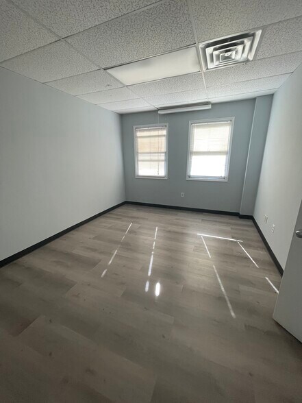 More Photos Of 59 E Mill Rd, Long Valley Office For Sale