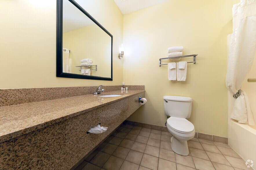 More Photos Of 3630 E Cork St, Kalamazoo Hotel For Sale