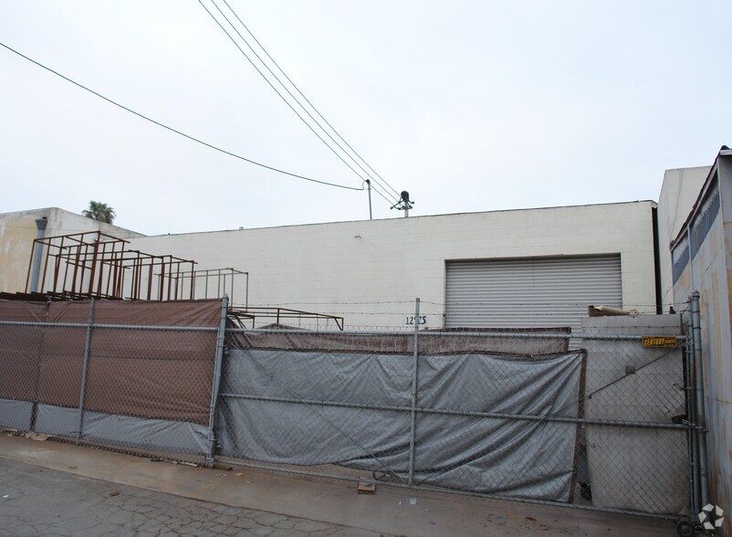 More Photos Of 12925 S Broadway, Los Angeles Warehouse For Lease